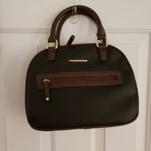 Jaclyn Smith purse